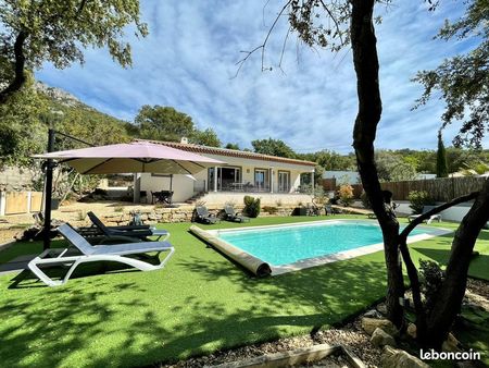 villa 95 m² piscine chauffee  clim jardin entretenue de 1000m²