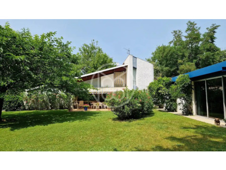 maison de prestige en vente à saint-sulpice-et-cameyrac : residence club de cameyrac a 30 