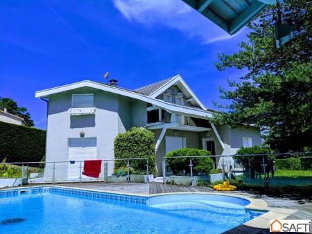 vaste maison contemporaine avec studio indépendant  piscine  pool-house et terrain plat
