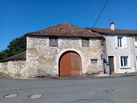 trés grande bâtisse ancienne à réhabiliter