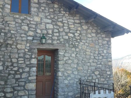 maison en pierres + une terrasse 15m2