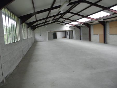 local professionnel 500 m2 dans le quartier de la gare à ussel