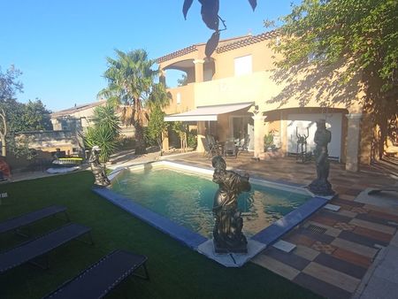 magnifique villa avec beaux potentiels avec piscine et terrain clos