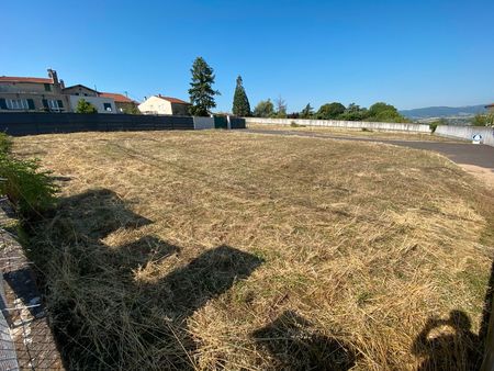 terrain constructible viabilisé 627 m²