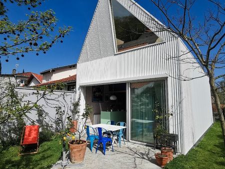 maison d'architecte avec jardin et garage
