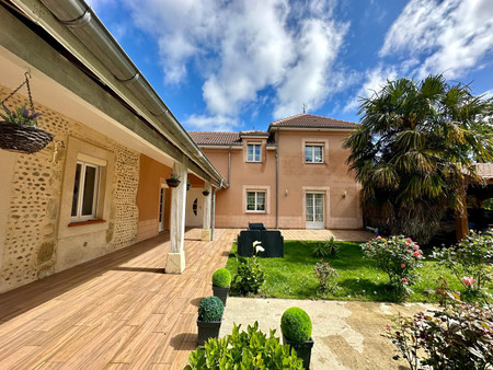 maison de village entièrement rénovée avec piscine et jardins