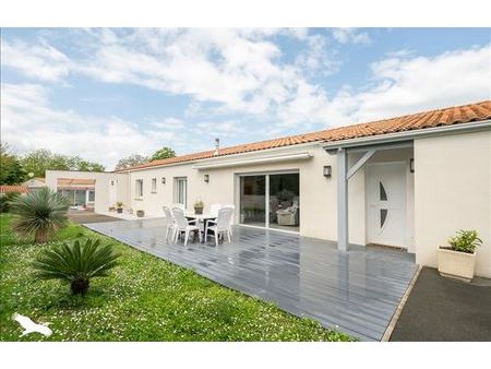 vente maison 6 pièces 178 m² corme-écluse (17600)