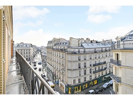 rare: rue du faubourg saint-honorénseul sur le pallier  appartement en étage élevé  avec a