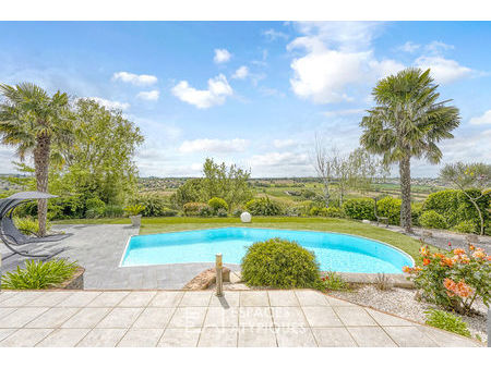 villa avec piscine et vue pyrénées à lauzerville