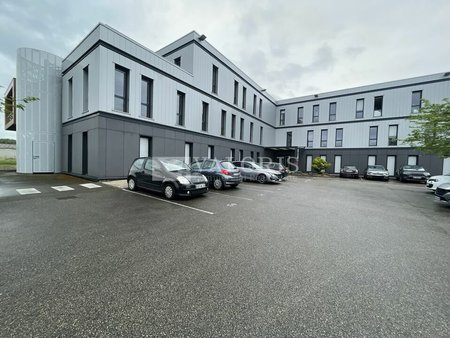 location de bureau de 204 m² à pusignan - 69330