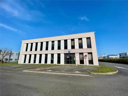 location de bureau de 210 m² à compiègne - 60200