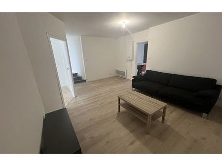 location appartement 6 pièces 66 m² nueil-les-aubiers (79250)