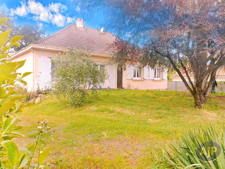 vente maison à montaigu (85600) : à vendre / 130m² montaigu