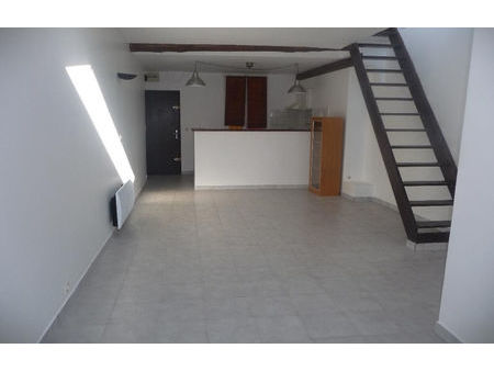 location appartement 2 pièces 47 m² aix-en-provence (13090)
