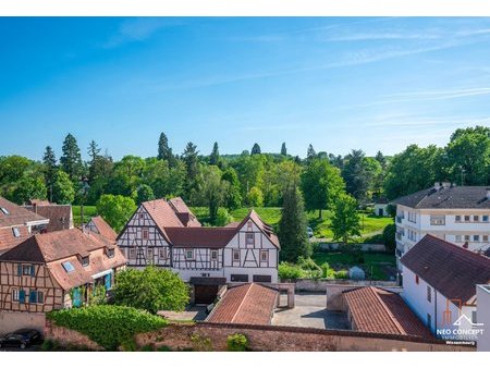 appartement de standing 4 pièces 153 m² accompagné d'un balcon  caves et garage