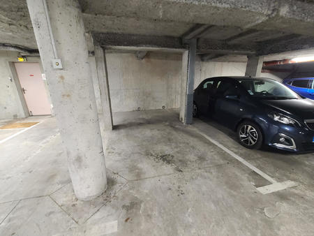location garage box et parking à angers centre (49000) : à louer / 10m² angers centre