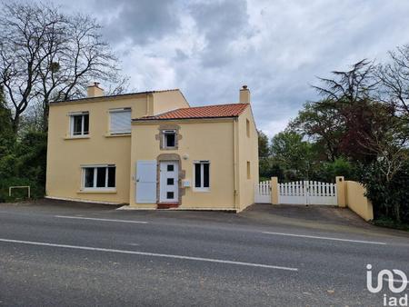 vente maison à saint-étienne-du-bois (85670) : à vendre / 96m² saint-étienne-du-bois