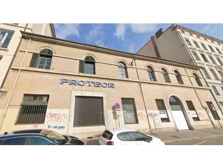 local commercial 983 m²