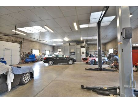 ensemble immobilier de 560m2 : garage automobile carrosserie réparation avec sa maison d'a