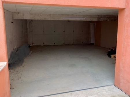 garage entrepôt facile d'accès