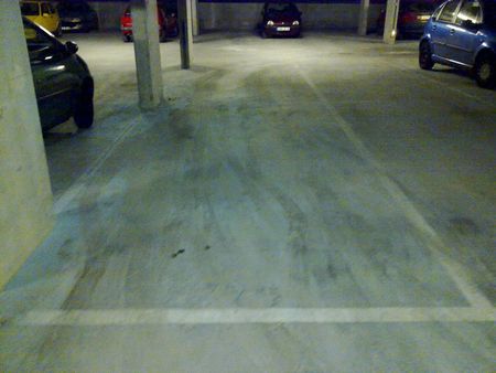 place de parking en sous-sol sécurisé vidéo