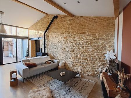 jarnioux - maison en pierres dorees - 155m² - calme