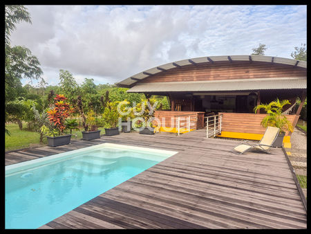 villa meublée de charme avec piscine et jardin à 10 minutes de kourou