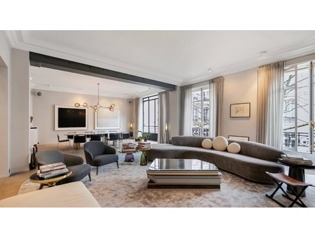 paris 8th district a magnificent 3-bed apartment  paris  pa 75008 residence/apartment for 