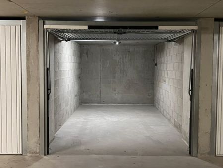 garage valmy dans residence sécurisée