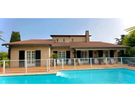 maison avec piscine et terrasse saint-bernard (01)
