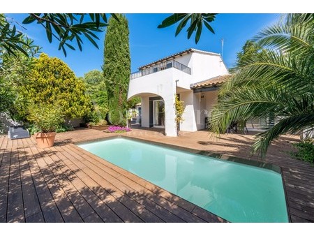 maison à vendre les angles superbe maison avec jardin arboré  terrasse et piscine  à vendr