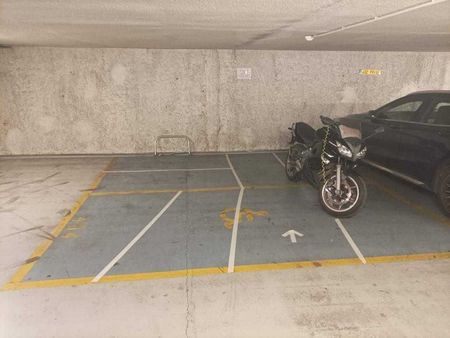 parking moto ou scooter