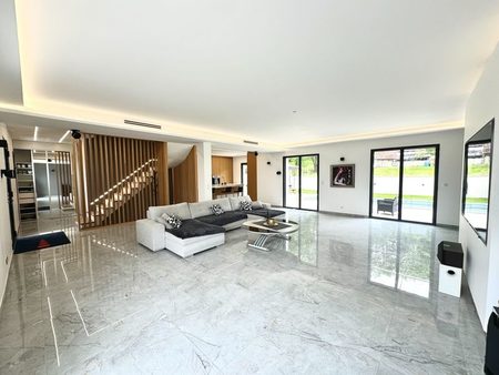 vente maison 6 pièces 200 m²
