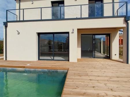 vente maison moderne avec piscine à pouzolles