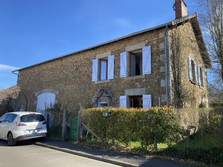 jolie maison en pierre à fort potentiel avec jardin paysagé