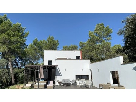 contemporary architect-designed villa between nmes and uzs    30000 other for sale