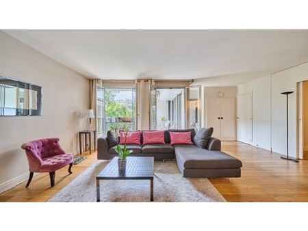 paris 16th district an ideal pied a terre with a terrace  paris  pa 75016 residence/apartm