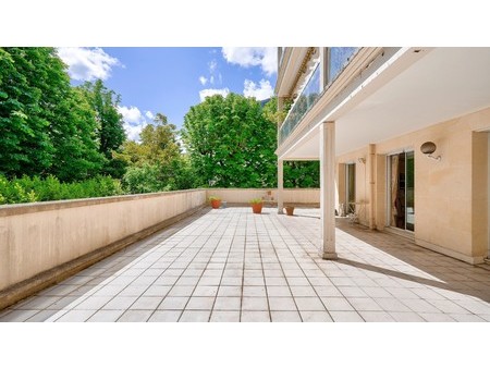 saint-cloud - a 2/3 bed apartment with a superb terrace    92210 residence/apartment for s