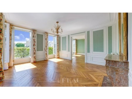 versailles notre-dame an elegant 3-bed family apartment    78000 residence/apartment for s