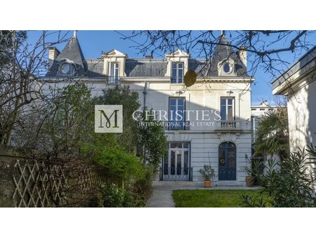 character house in la rochelle with 4 bedrooms a stone's throw from the town centre and pa