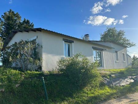 maison à vendre située sur 16 hectares