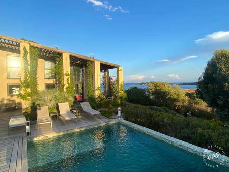 superbe villa d;architecte de 270 m²  vue exceptionnelle  plage à quelques minutes à pied.