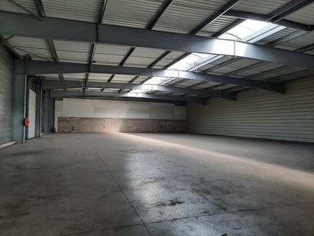 location d'entrepôt de 1 700 m² à fesches-le-châtel - 25490