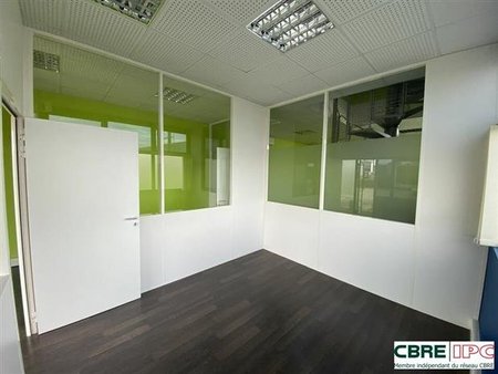 location commerce lons 149 m²