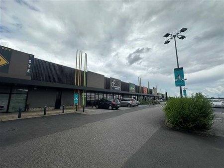 location commerce chasseneuil du poitou 230 m²