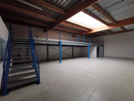 location d'entrepôt de 480 m² à saint-aubin-du-cormier - 35140