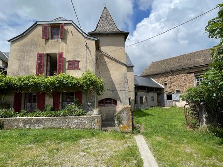 maison atypique avec de très belles dépendances