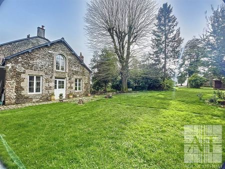 magnifique maison de bourg avec gite et dépendances