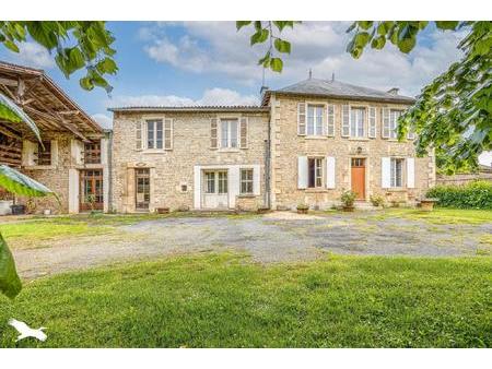 vente maison à saint-romans-lès-melle (79500) : à vendre / 251m² saint-romans-lès-melle