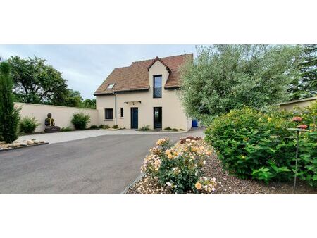 maison à fontaines de125 m2 avec 4 chambres et double garage